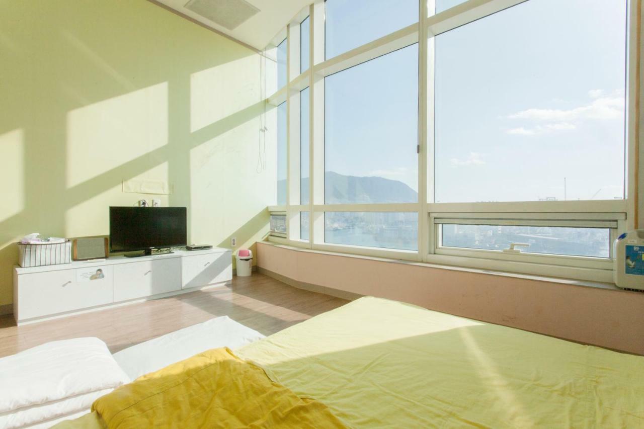 Terra Guesthouse Пусан Экстерьер фото