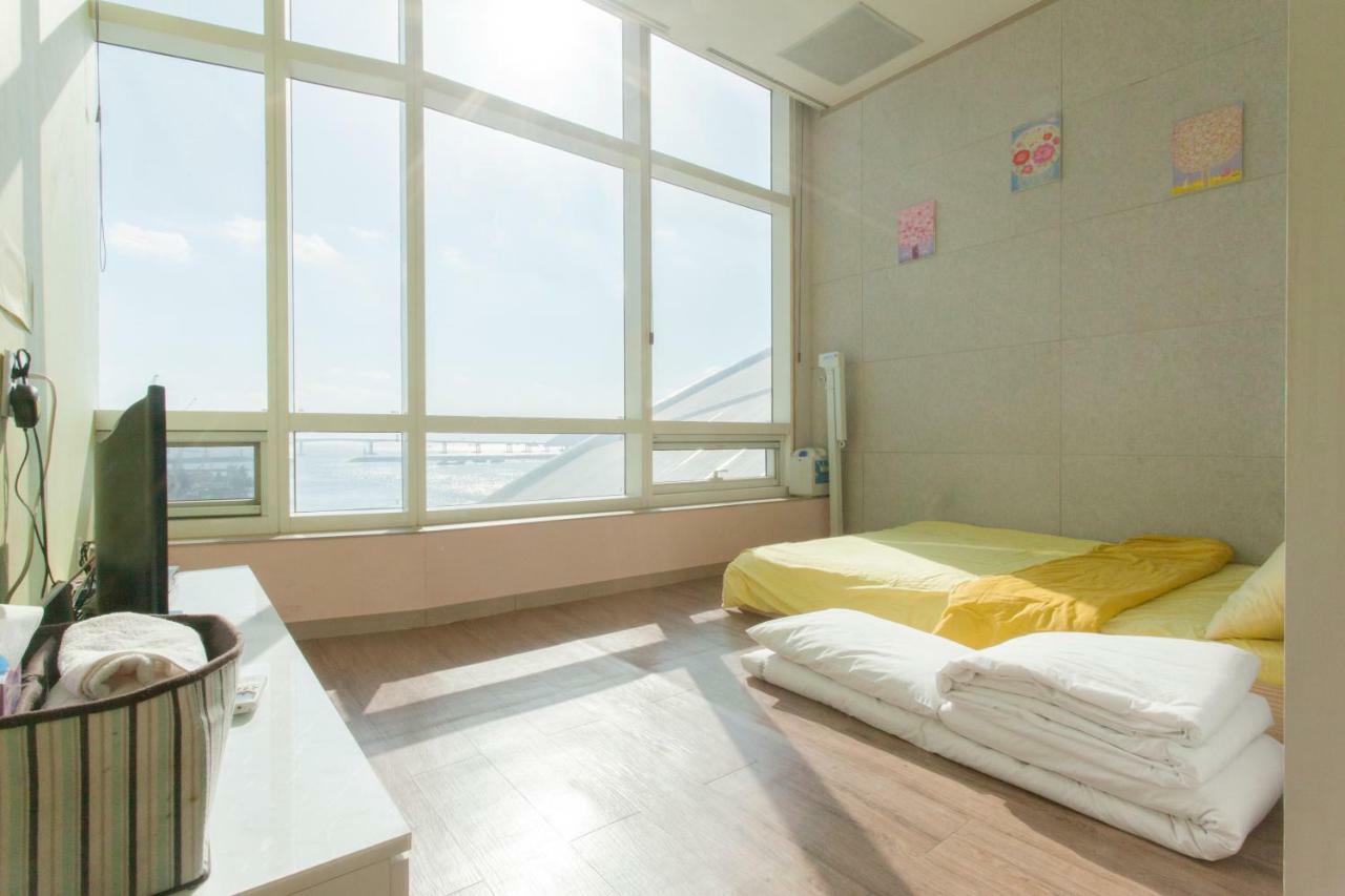 Terra Guesthouse Пусан Экстерьер фото